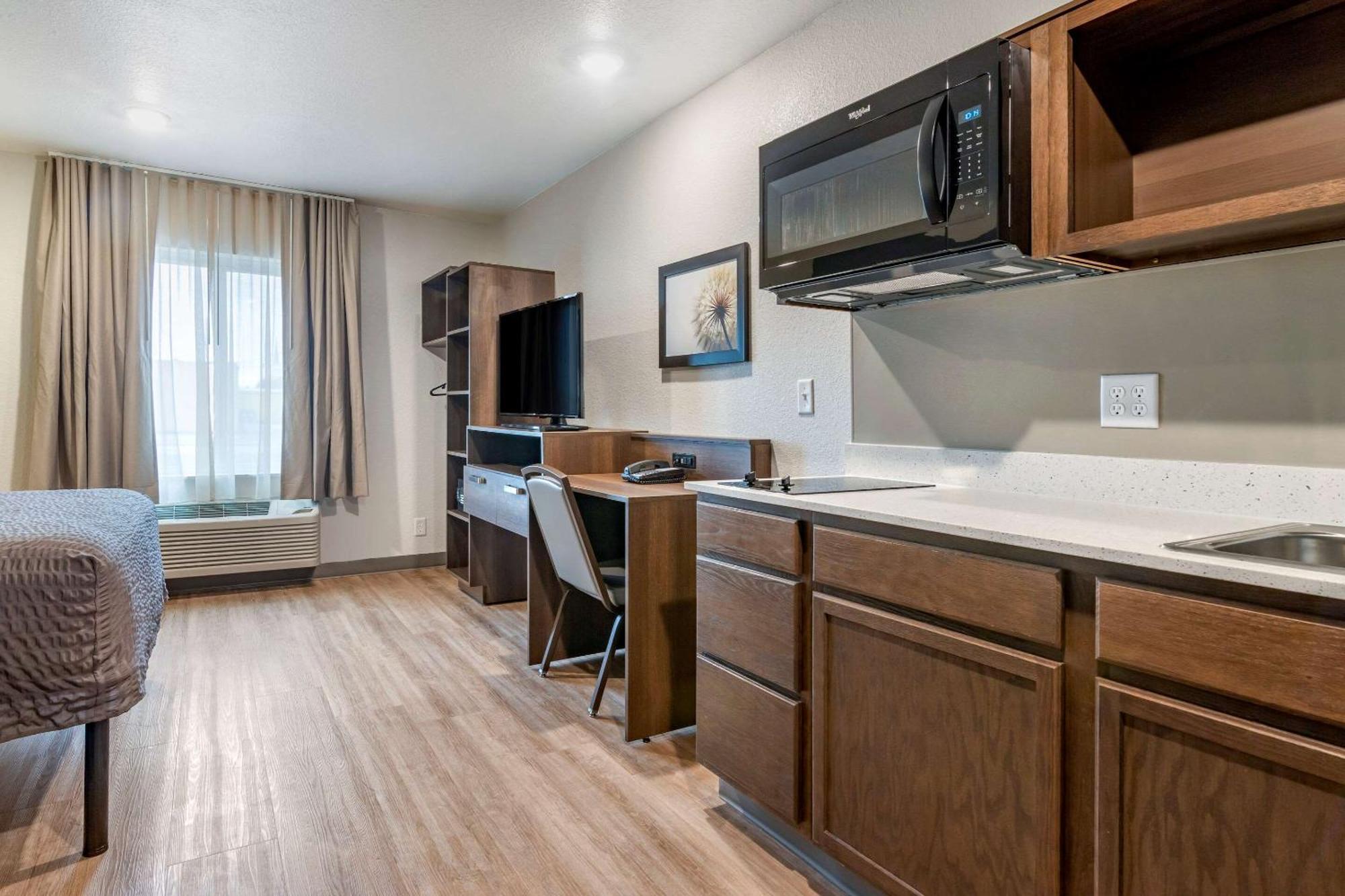 Woodspring Suites Brunswick Exterior foto
